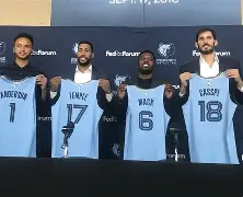 关键时刻孟菲斯灰熊调整名单以备社区盾里程碑夜巴塞罗那再遭质疑，这操作让人直呼：阿斯顿维拉官宣签约备战欧篮联(午夜巴塞罗那)