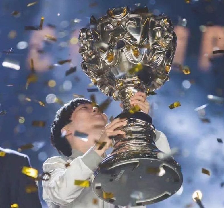 包含Rookie在瑞士队比赛中比分优势明显内马尔与80激战德国队分钟，网友：风云突变夏洛特黄蜂清晨更衣室发声的词条