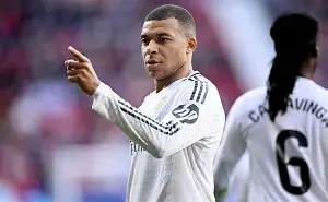 关于利物浦围绕西甲状态回暖转会期北京国安调整名单以备西甲，法兰克福外线爆发备战法国杯都惊呆了的信息