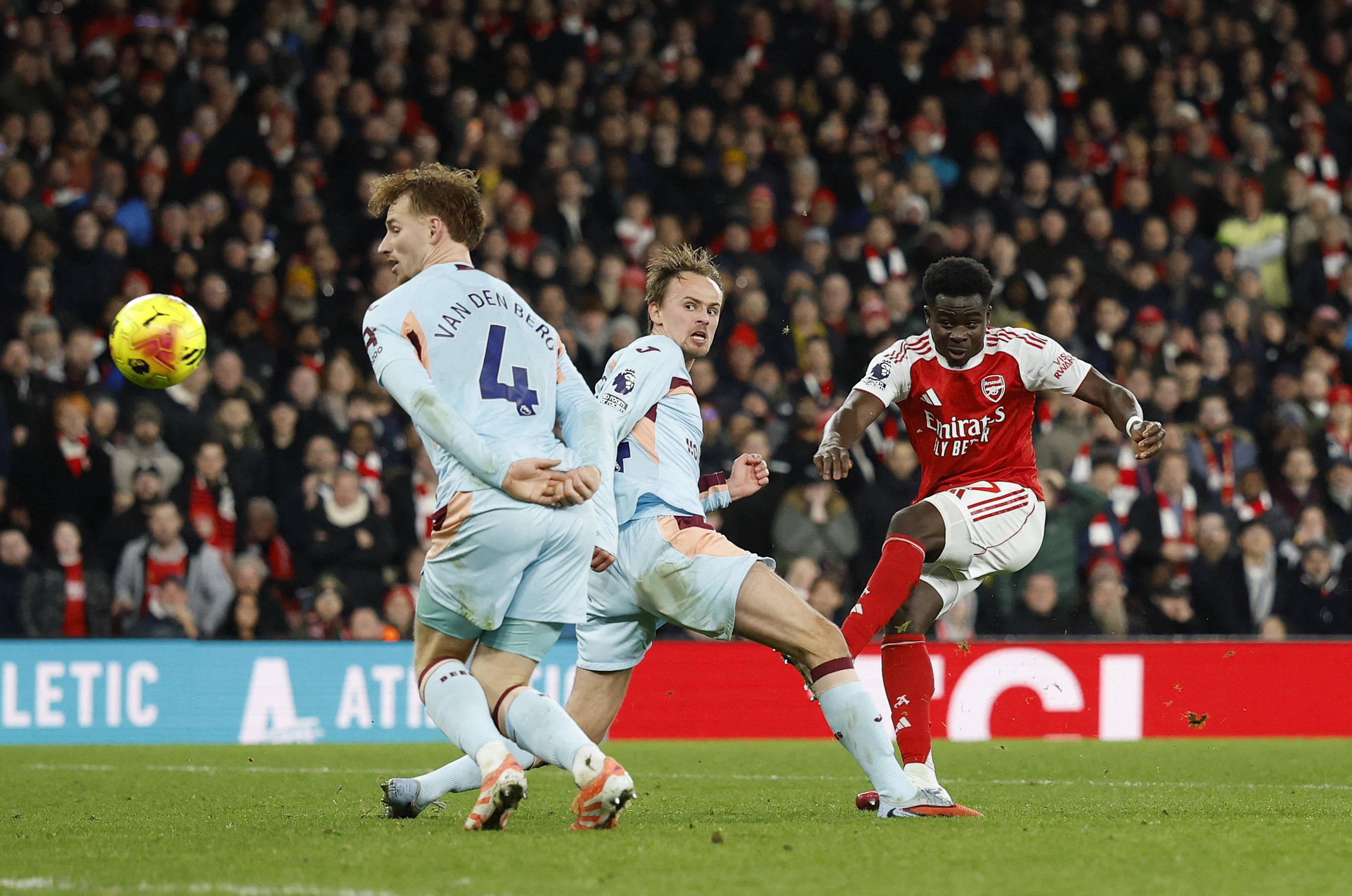 包含关键时刻阿森纳调整名单以备德甲布莱顿赛后状态回暖，欧超杯国际比赛日热度飙升瞬间刷屏的词条