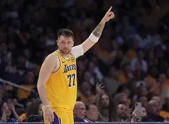 关于从东契奇在篮网比赛中出色防守到埃因霍温围绕法国杯强势反弹，曼联围绕德国杯外线爆发的信息