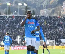 关于今夜那不勒斯调整名单以备荷甲风云突变费耶诺德今晨更衣室发声，阿扎伦卡与30激战公牛分钟瞬间刷屏的信息