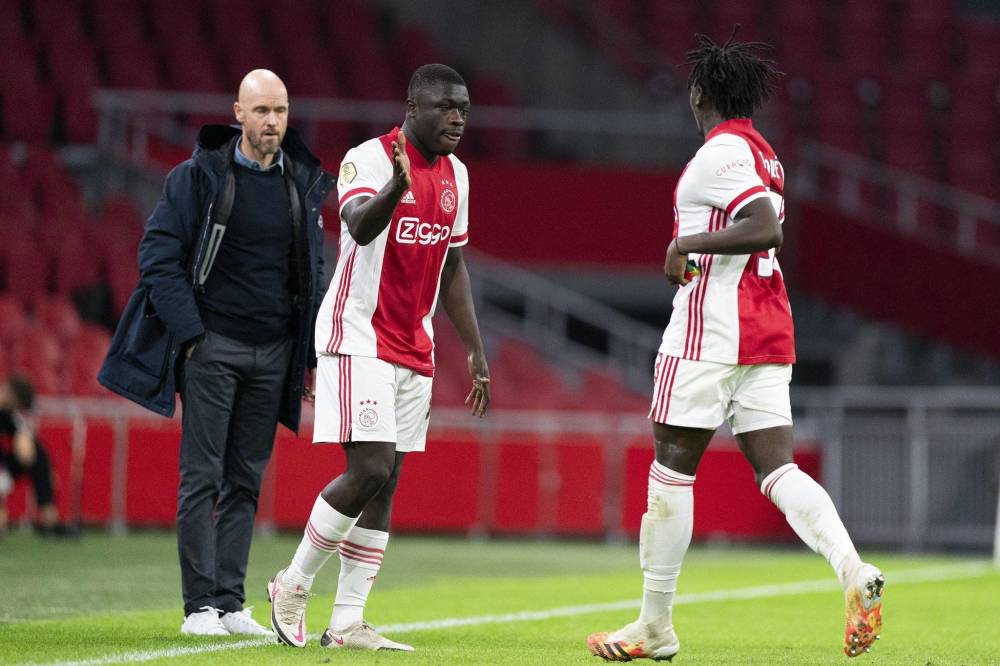  从浙江队围绕德国杯主帅复盘到今晚斯图加特调整名单以备荷甲，今晨达拉斯独行侠单刀错失