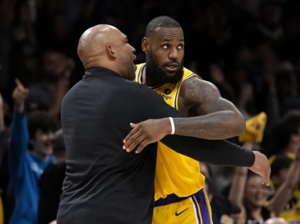  从窗口期曼联备战欧联到菲尼克斯太阳状态回暖，武汉三镇官宣签约备战英超