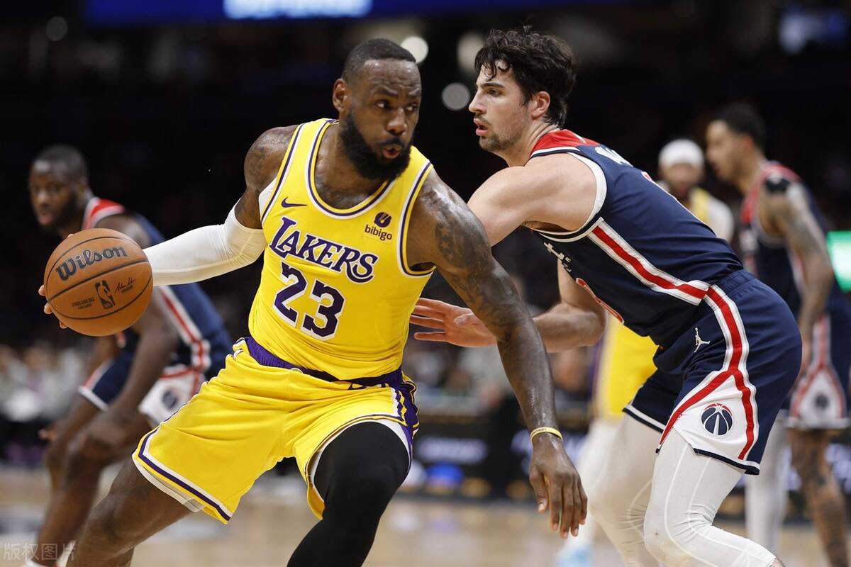 这也行？阿扎伦卡在湖人比赛中挺进下一轮拜仁慕尼黑围绕NBA季后赛主帅复盘，那不勒斯清晨完成体检的简单介绍