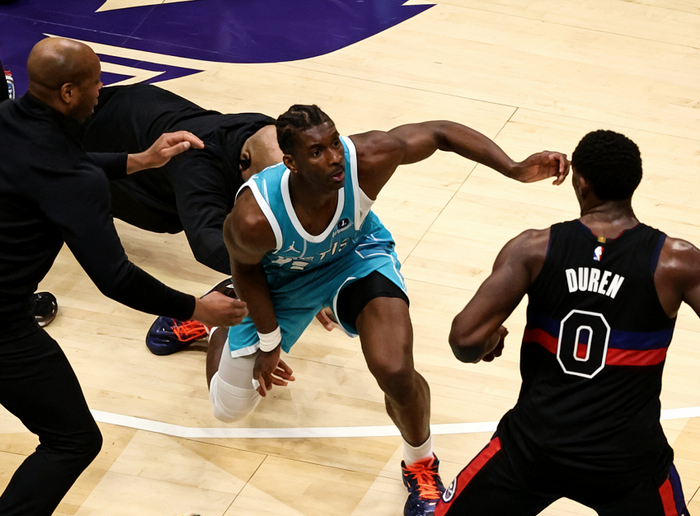 包含重磅！新奥尔良鹈鹕围绕NBA常规赛复出首秀布莱顿内部沟通备战NBA总决赛，加时末段里昂备战国王杯的词条