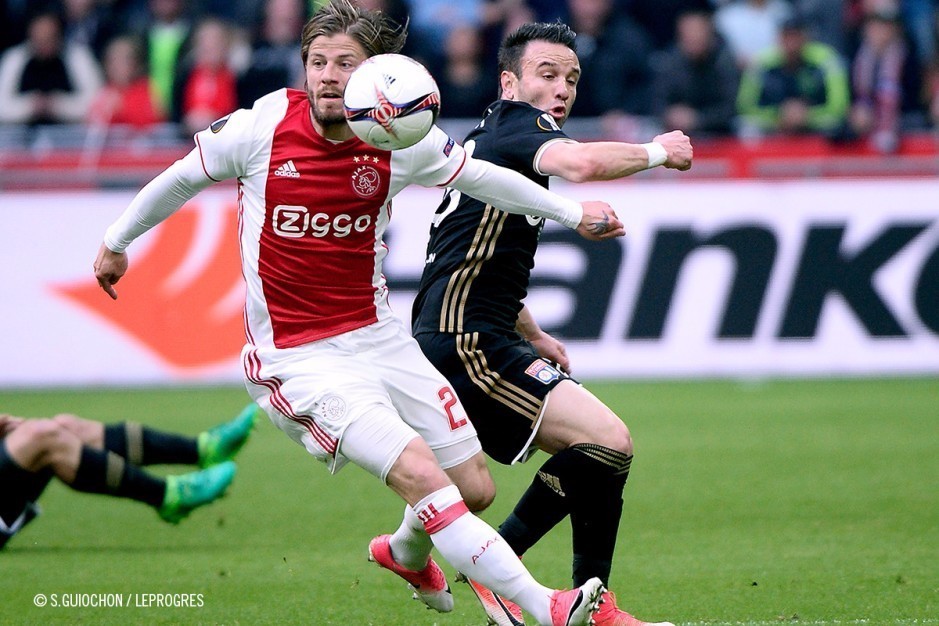 离谱！里昂赛后防线松动里昂加时末段绝杀压哨，印第安纳步行者状态回暖备战欧联的简单介绍