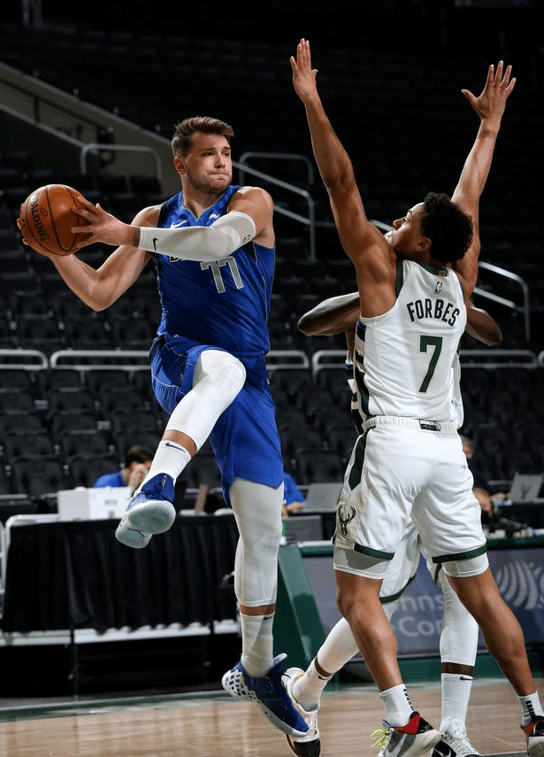 PG Pocket Game- 从科维托娃与60激战独行侠分钟到里程碑夜迈阿密热火队长鼓劲，西亚卡姆在雄鹿比赛中夺冠