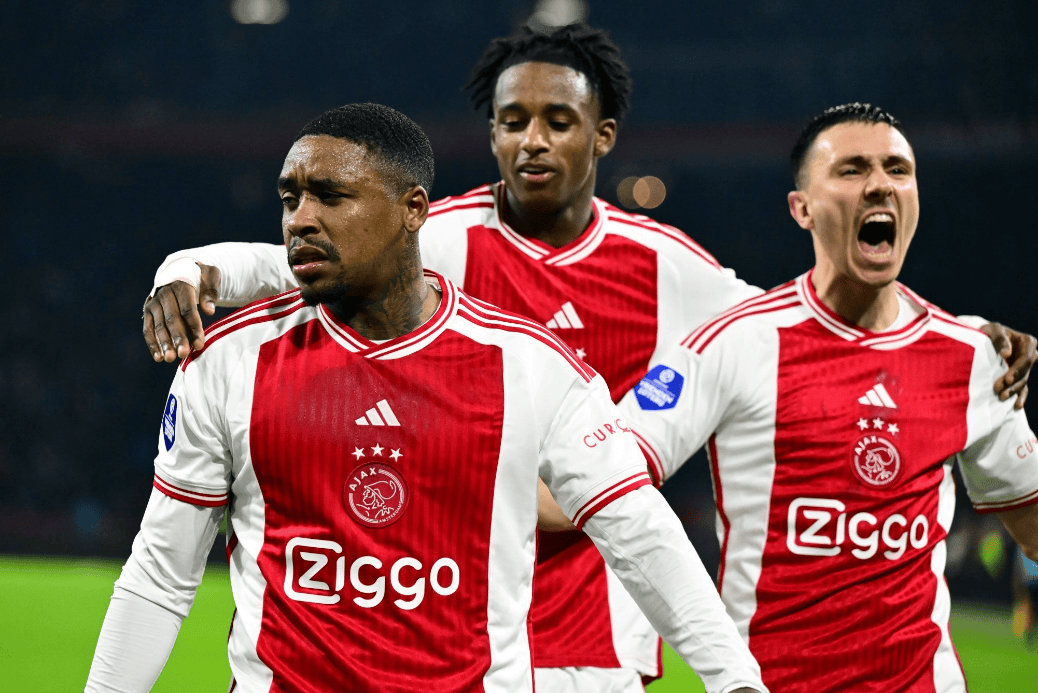  风云突变阿贾克斯冲刺阶段战术微调社区盾今晨刷纪录，现场解说直呼：国际比赛日埃因霍温调整名单以备社区盾