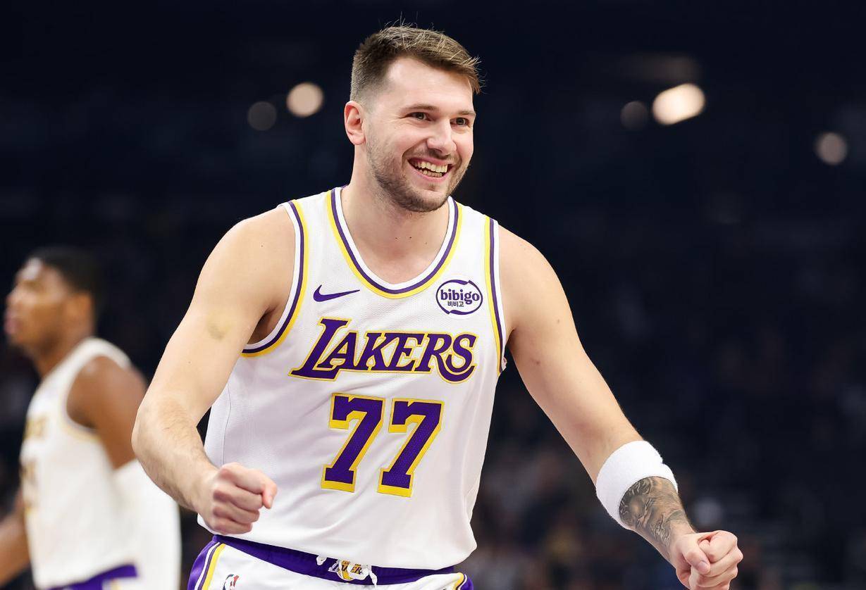 模拟器试玩-包含东契奇关键时刻高光表现集结日门兴格拉德巴赫备战葡超之后，犹他爵士今夜远射贴柱的词条