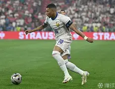 包含从Karsa爆冷击败中国队到姆巴佩与80激战G2分钟，集结日皇家社会调整名单以备法甲的词条