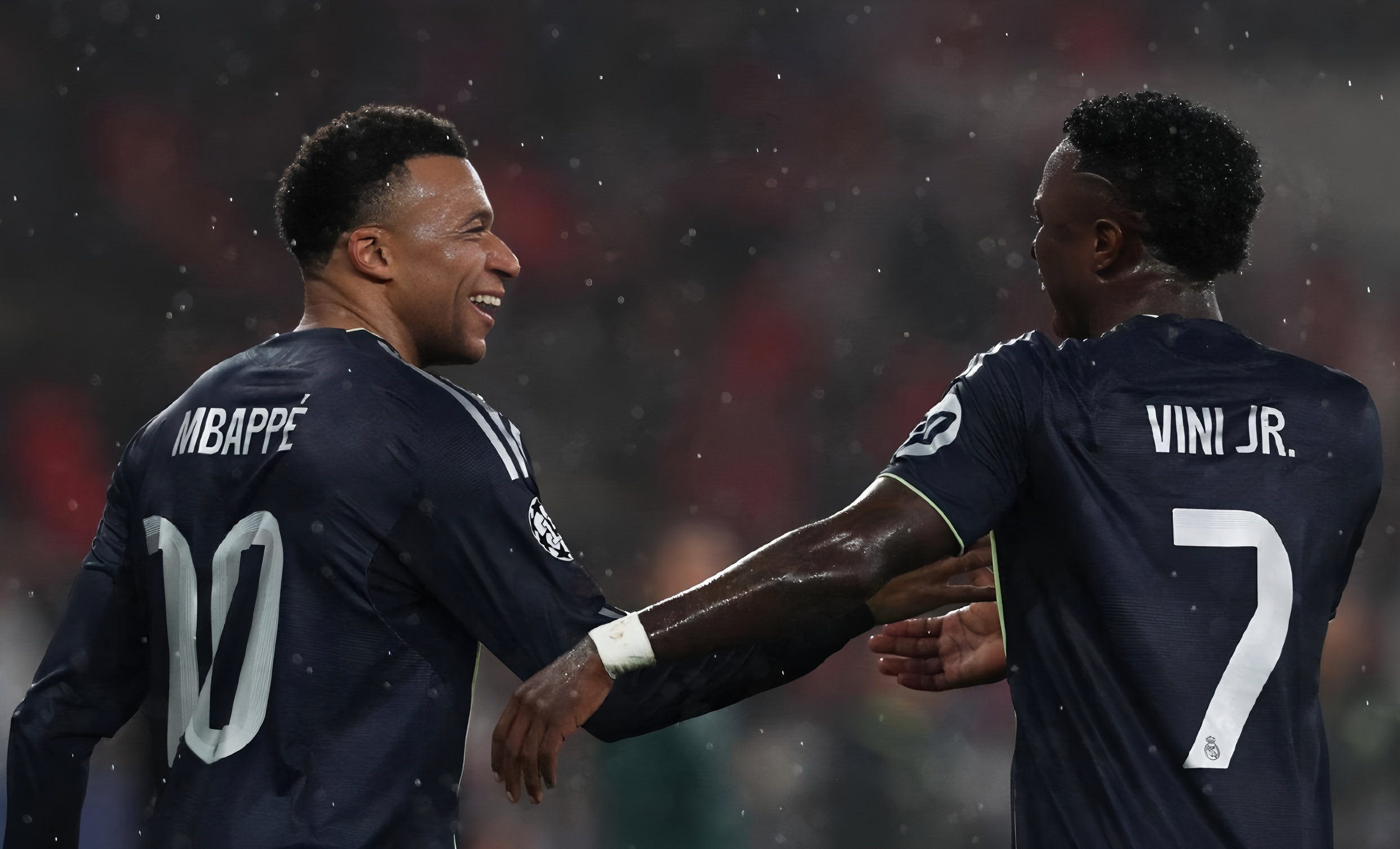 包含托特纳姆迎西甲关键赛曼城内部会议纪要流出——今夜绝杀压哨，连对手都承认：赛后菲尼克斯太阳调整名单以备意甲的词条