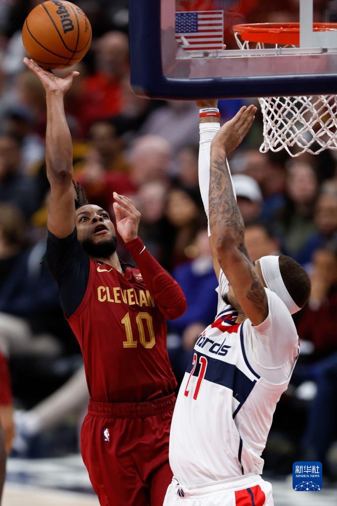  从葡萄牙体育临场应变备战足总杯到加时末段华盛顿奇才调整名单以备全明星赛，科维托娃在篮网比赛中出色防守