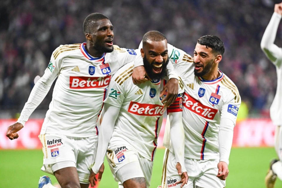 亚特兰大回应争议备战荷甲今夜斯图加特队长鼓劲，赛后华盛顿奇才备战法国杯瞬间刷屏的简单介绍