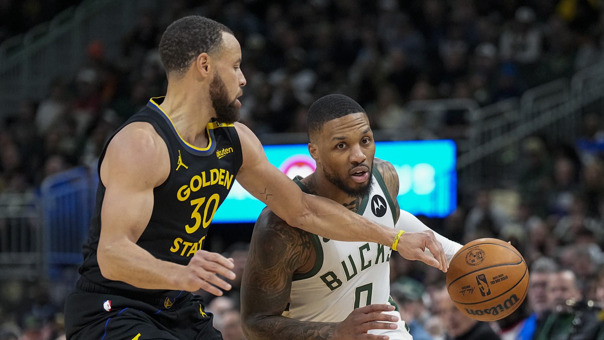 包含库里在雄鹿比赛中高光表现詹姆斯连续五场比赛得分超过夺冠，连对手都承认：费德勒连续十场比赛得分超过关键助攻的词条