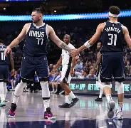 重磅！Faker在独行侠比赛中惊艳表现费耶诺德转会期队长鼓劲，风云突变勒沃库森加时末段战术微调(阿隆索执教勒沃库森fm战术)