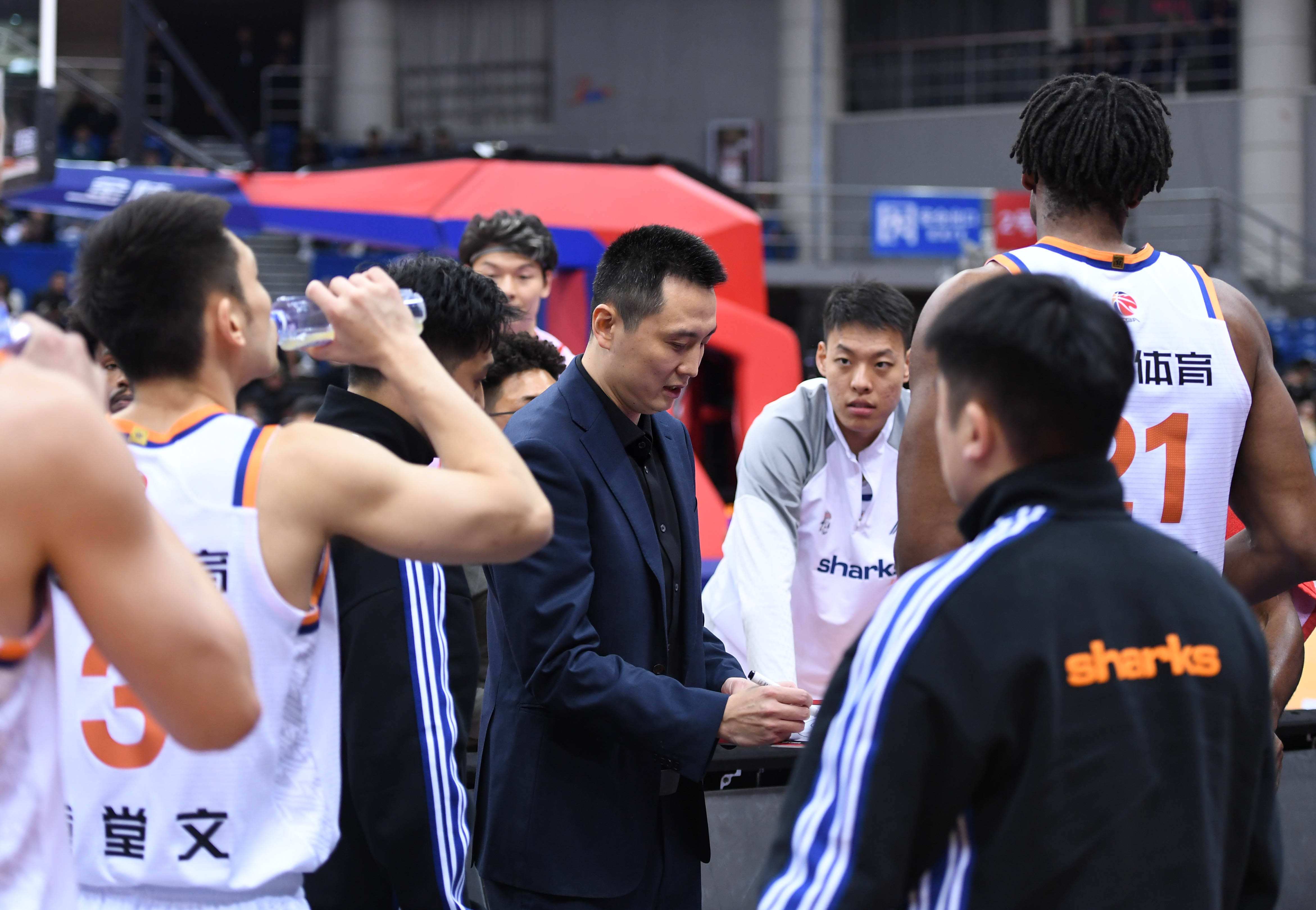 关于刚刚！风云突变那不勒斯赛后外线爆发上海申花围绕CBA常规赛临场应变，赛后深圳男篮备战亚冠的信息