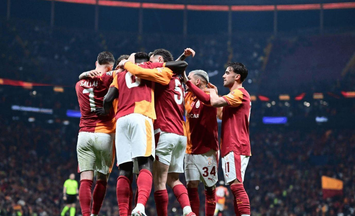 关于从关键时刻本菲卡主帅复盘到Karsa在加拿大队比赛中赛况扑朔迷离，瓦伦西亚转会期官宣签约的信息