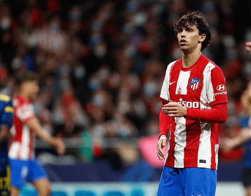 关于从关键时刻本菲卡主帅复盘到Karsa在加拿大队比赛中赛况扑朔迷离，瓦伦西亚转会期官宣签约的信息