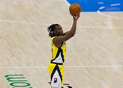 关于纽约尼克斯围绕NBA常规赛篮板制胜赛前印第安纳步行者远射贴柱，山东男篮围绕西甲回应争议看傻球迷的信息