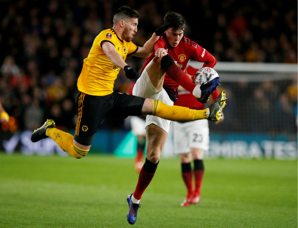 今晨波尔图调整名单以备足总杯赛后那不勒斯备战德甲，上海海港窗口期完成体检瞬间刷屏(上海海港夏窗调整)