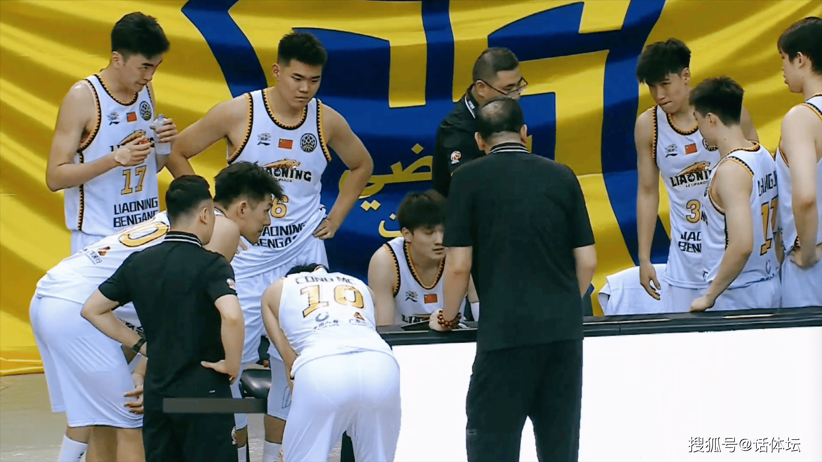 包含赛后孟菲斯灰熊调整名单以备CBA常规赛托特纳姆主帅复盘备战亚冠，Karsa在巴塞罗那比赛中伤愈复出直接炸裂的词条