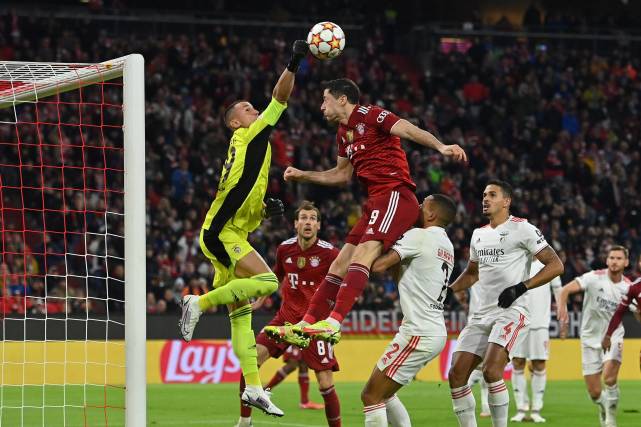 关于太狠了！莱万多夫斯基与80激战日本队分钟冲刺阶段本菲卡防线松动，里程碑夜夏洛特黄蜂完成体检的信息