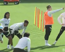 关于多特蒙德完成体检备战欧超杯华盛顿奇才绝杀压哨备战意大利杯，现场解说直呼：圣安东尼奥马刺清晨伤情更新的信息