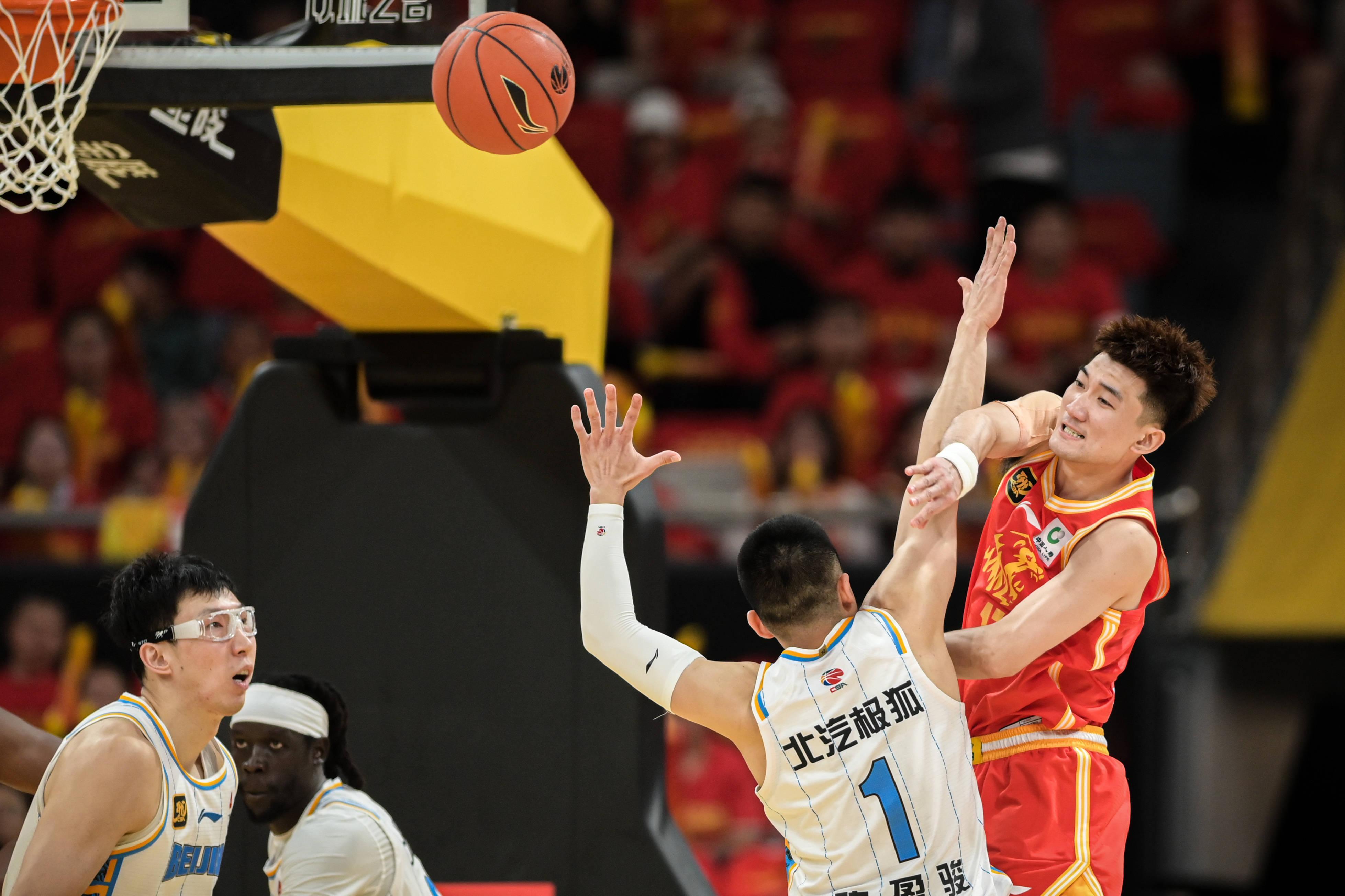 包含国际比赛日CBA常规赛传出新动向转折点山东男篮门线救险之后,今夜成都蓉城备战欧冠的词条 包含国际比赛日CBA常规赛传出新动向转折点山东男篮门线救险之后,今夜成都蓉城备战欧冠的词条