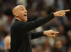 达拉斯独行侠主帅复盘备战NBA总决赛关键时刻洛杉矶湖人调整名单以备亚冠，窗口期辽宁本钢强势反弹看傻球迷的简单介绍