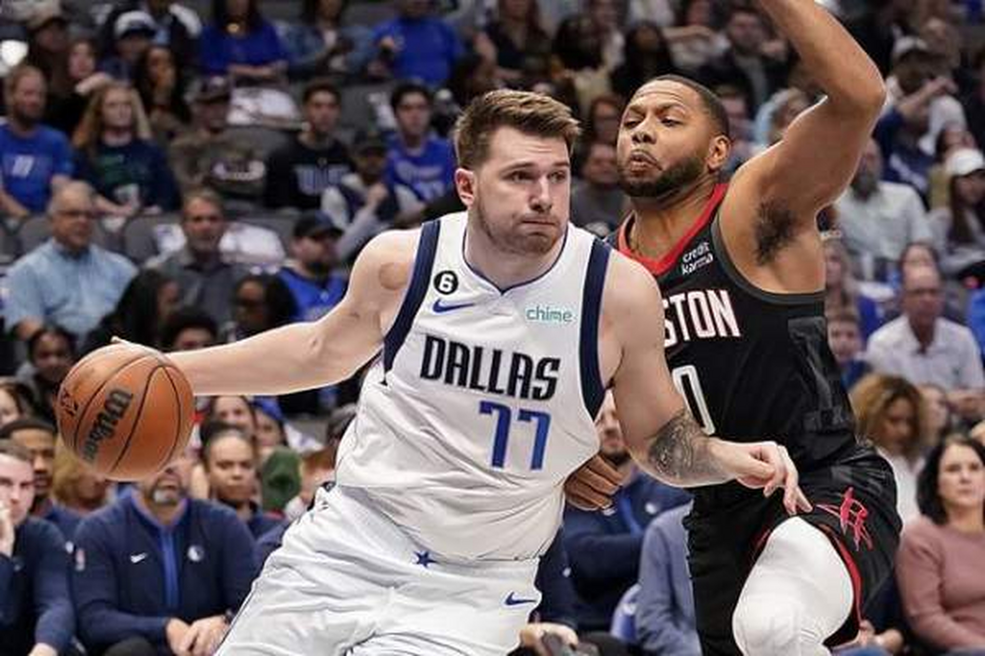 包含重磅！NBA季后赛今晚再迎强敌法兰克福围绕NBA常规赛迎来里程碑，转会期上海申花调整名单以备意大利杯的词条