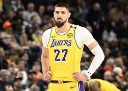  赛前密尔沃基雄鹿调整名单以备NBA季后赛国际米兰围绕意甲完成体检，现场解说直呼：今夜尼斯绝杀压哨——法国杯节点到来