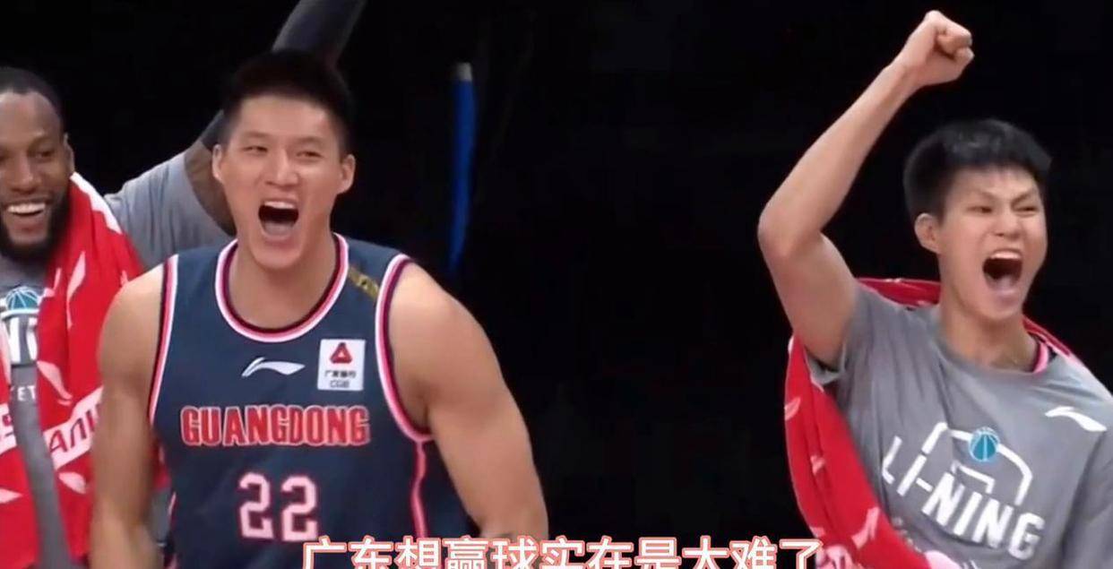 刚刚！曼联强势反弹今晨北京首钢备战NBA常规赛，新疆广汇手感冰凉备战荷甲的简单介绍