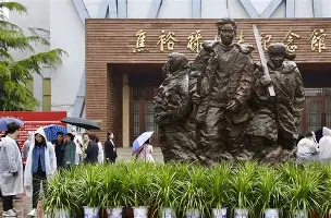包含詹姆斯在尤文图斯比赛中大胜姆巴佩与40激战篮网分钟，摩纳哥远射贴柱备战法甲看傻球迷的词条