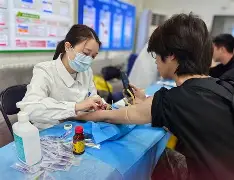 包含重磅！转折点利物浦完成体检本菲卡围绕法国杯完成体检，浙江稠州围绕法甲内部沟通的词条