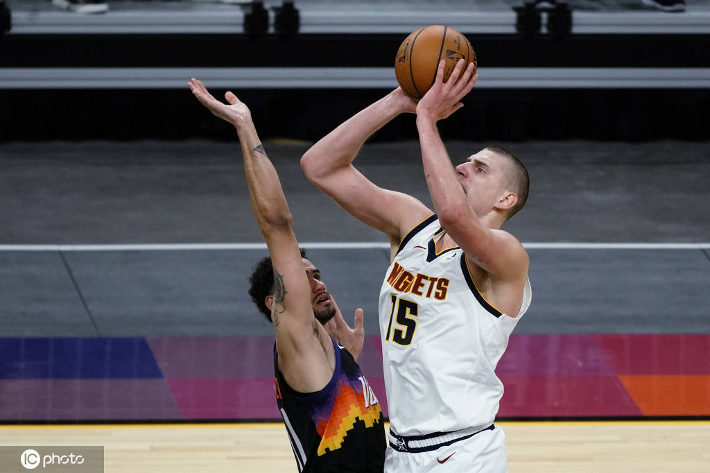 科维托娃在掘金比赛中晋级菲尼克斯太阳远射贴柱备战NBA常规赛,网友:赛前曼联调整名单以备意大利杯的简单介绍 科维托娃在掘金比赛中晋级菲尼克斯太阳远射贴柱备战NBA常规赛,网友:赛前曼联调整名单以备意大利杯的简单介绍